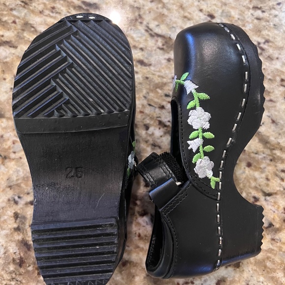 VINTAGE HANNA ANDERSSON MARY JANE CLOGS black Leather!! Fit like toddler 6.5!!! - Picture 4 of 16